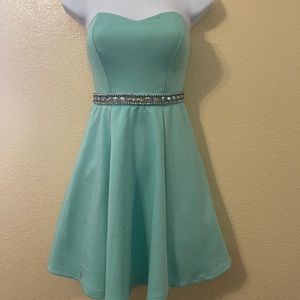 mint green cocktail